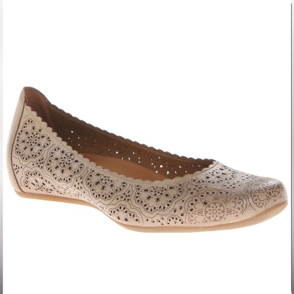 earthies ballet flats